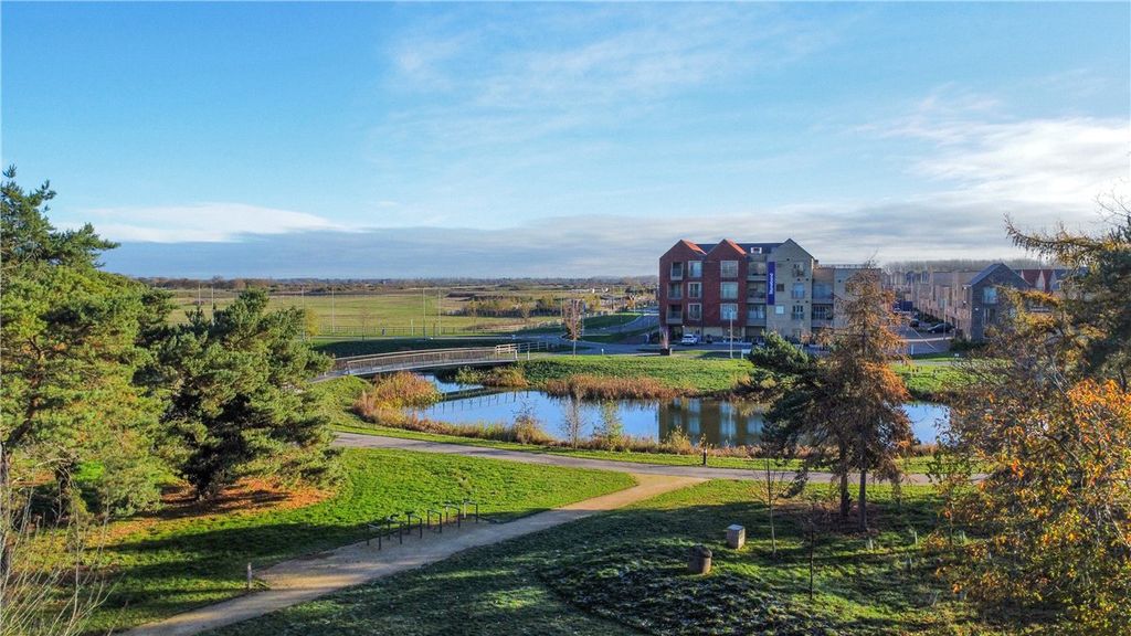 Property photo 2 of 8 Picture No. 10