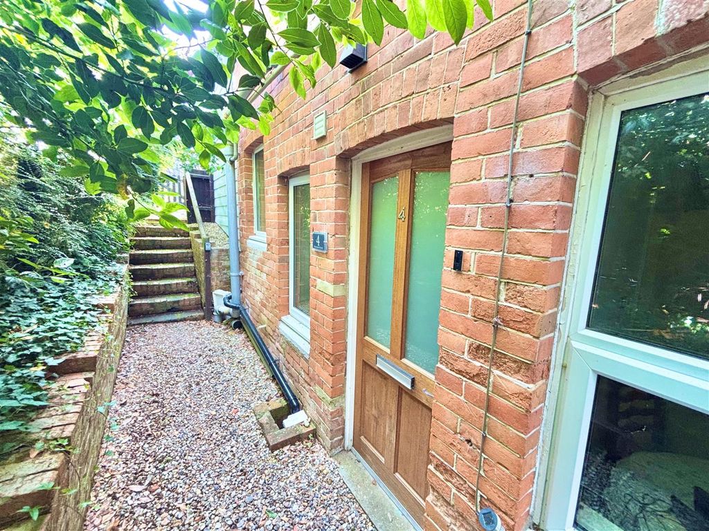 Property photo 1 of 8 Front