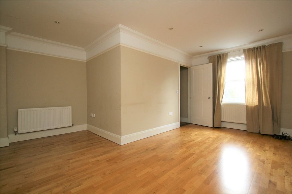 Property photo 3 of 5 Picture No. 10