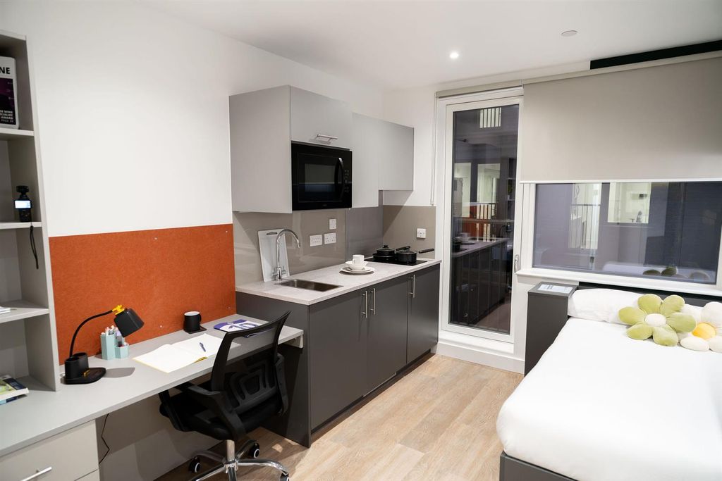 Property photo 3 of 10