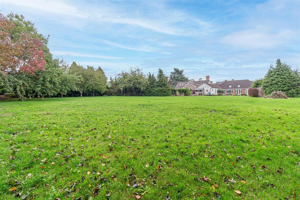 Property photo 3 of 41 Garden-2.Jpg