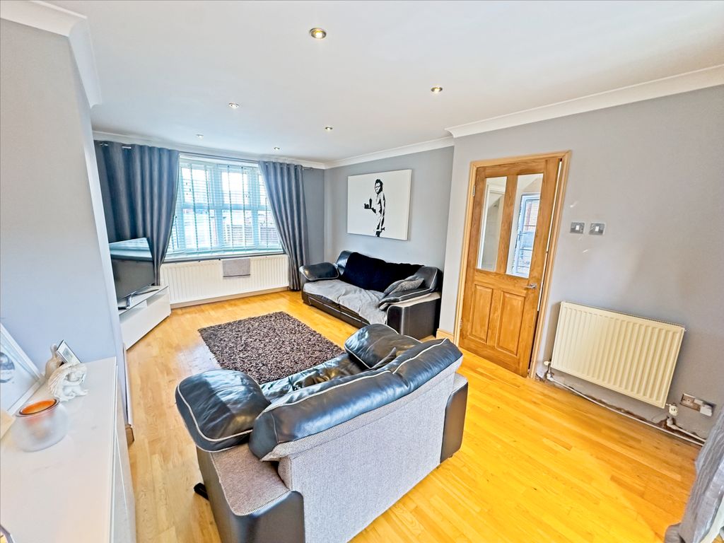 Property photo 3 of 37