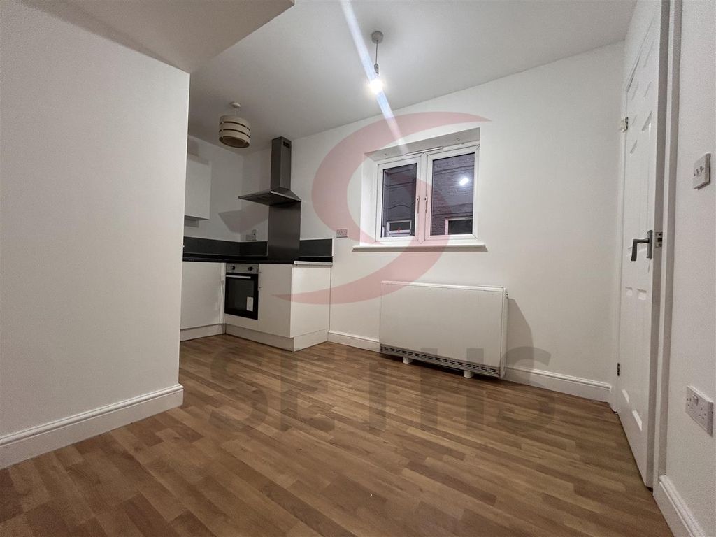 Property photo 3 of 11 Lounge/Kitchen