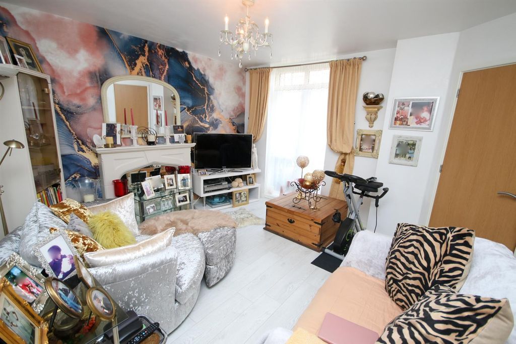 Property photo 2 of 14 Img_3923.Jpg