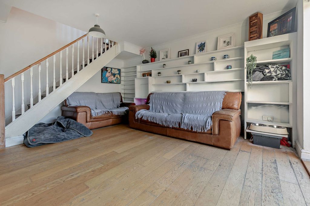 Property photo 2 of 23