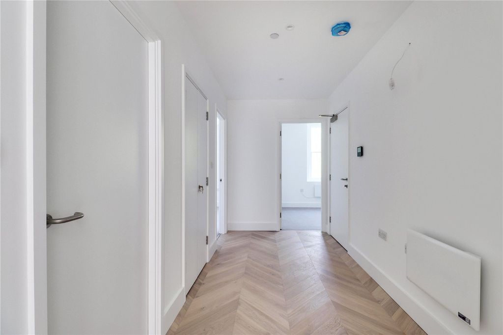 Property photo 3 of 7 Entrance