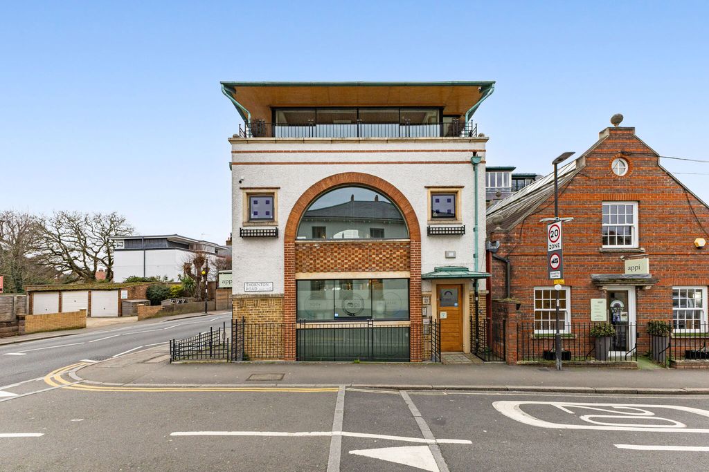 Property photo 3 of 27