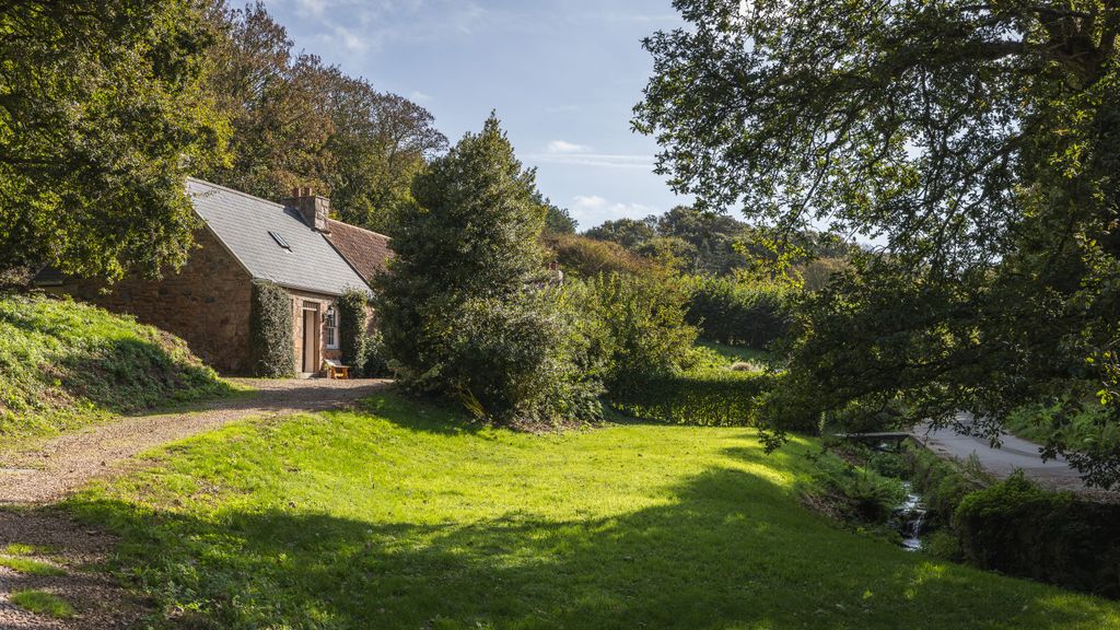 Property photo 2 of 20