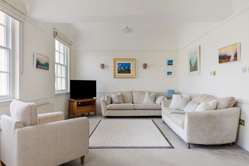 Property photo 3 of 23