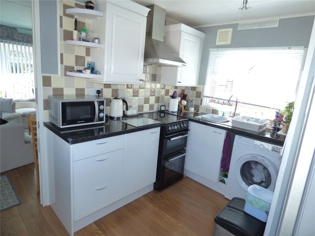 Property photo 3 of 14 Kitchen