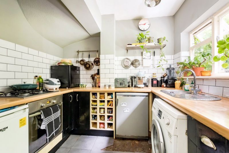 Property photo 3 of 11 Kitchen