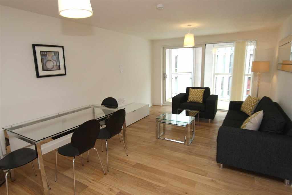 Property photo 2 of 8
