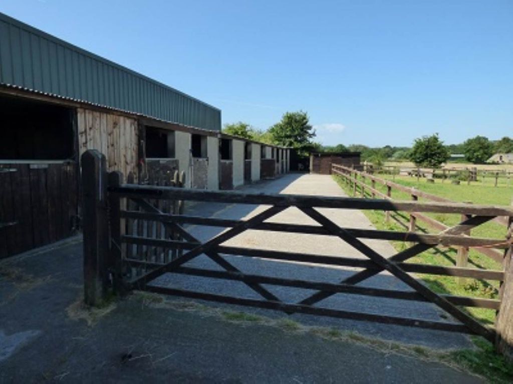 Property photo 1 of 7 Stables