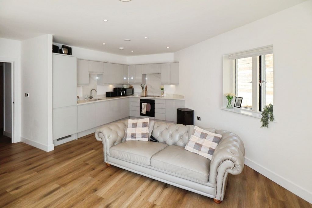 Property photo 3 of 14 Pbox-Img.Jpg