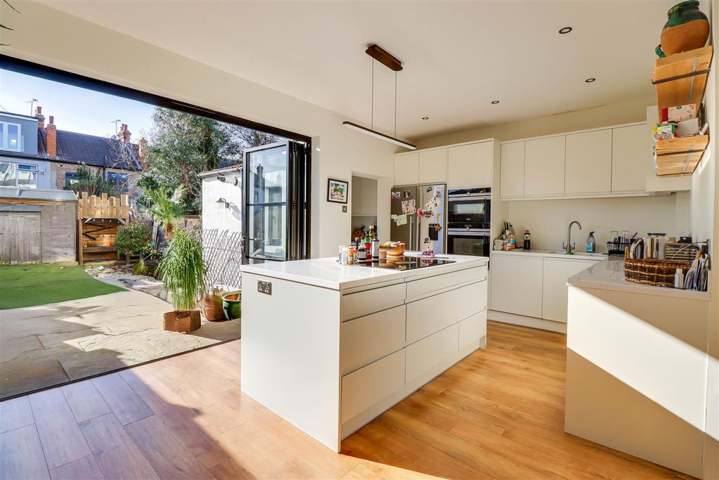 Property photo 2 of 26