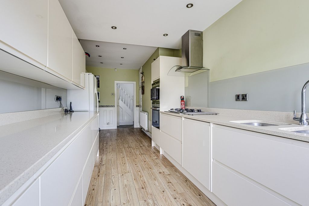 Property photo 2 of 34