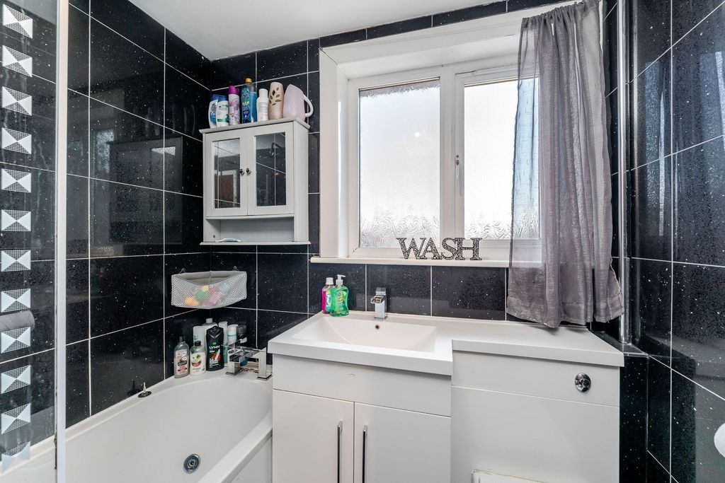 Property photo 3 of 37 Bathroom