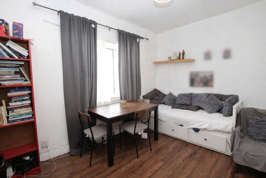 Property photo 3 of 9 Picture 3