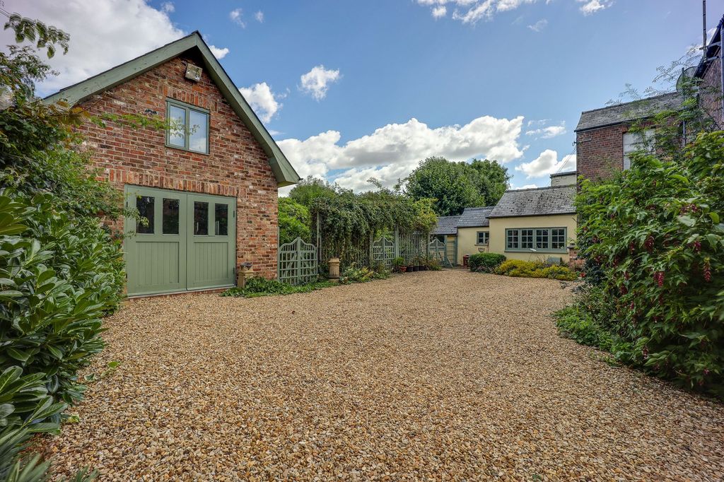 Property photo 3 of 57