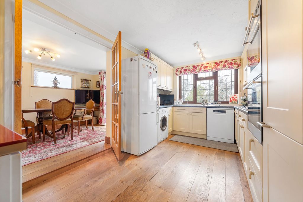 Property photo 3 of 16 Kitchen