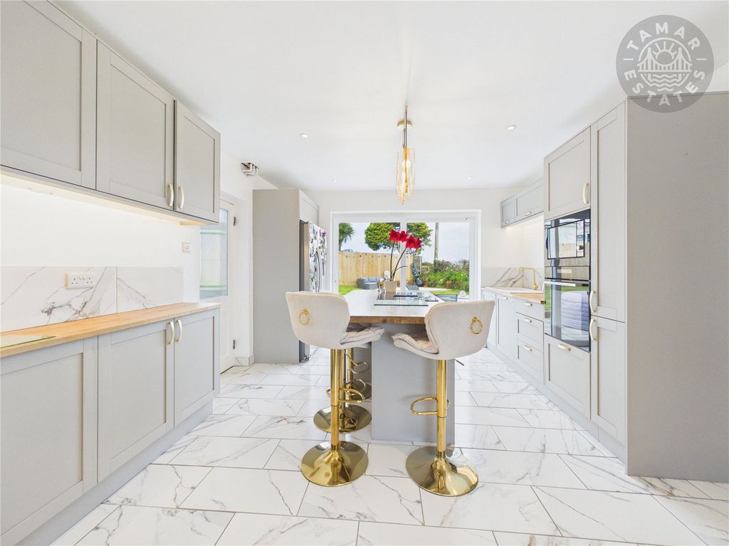 Property photo 2 of 21 Kitchen/Breakfast Rm