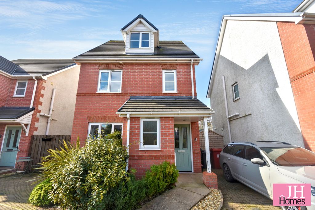 4 bed detached house for salePennington Close, Barrow-In-Furness, Cumbria LA13 photo 2
