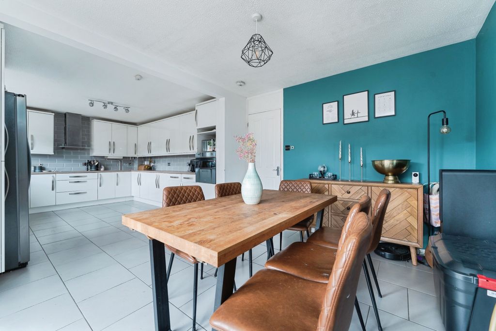 Property photo 3 of 20 Kitchen Diner