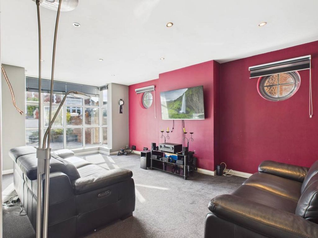 Property photo 2 of 21