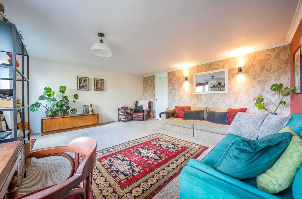 Property photo 3 of 12 1356106-8-68c9A50...