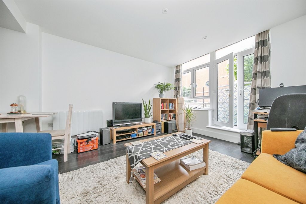 Property photo 2 of 9