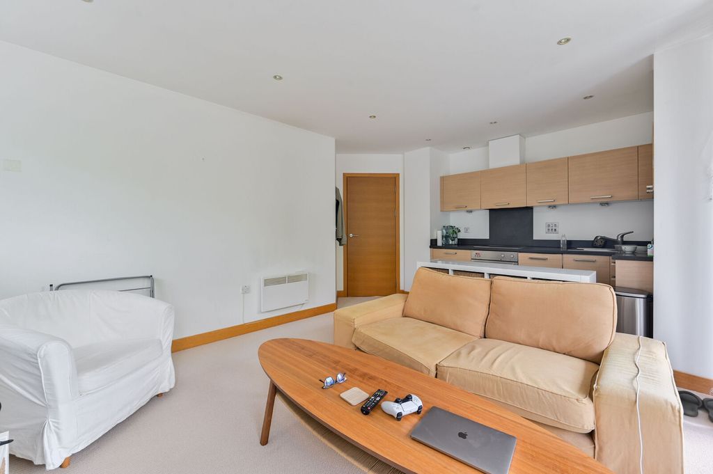 Property photo 2 of 9