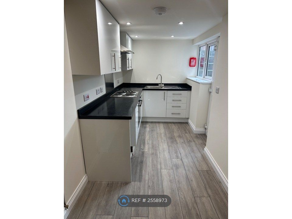 Property photo 2 of 7 Kitchen 2