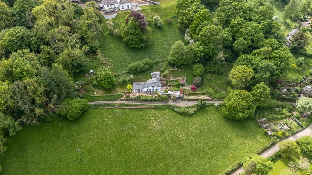 Property photo 1 of 33