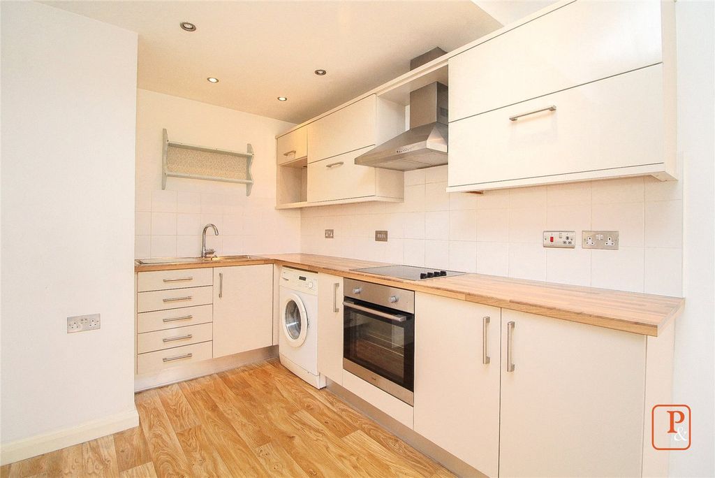 Property photo 3 of 9 Kitchen