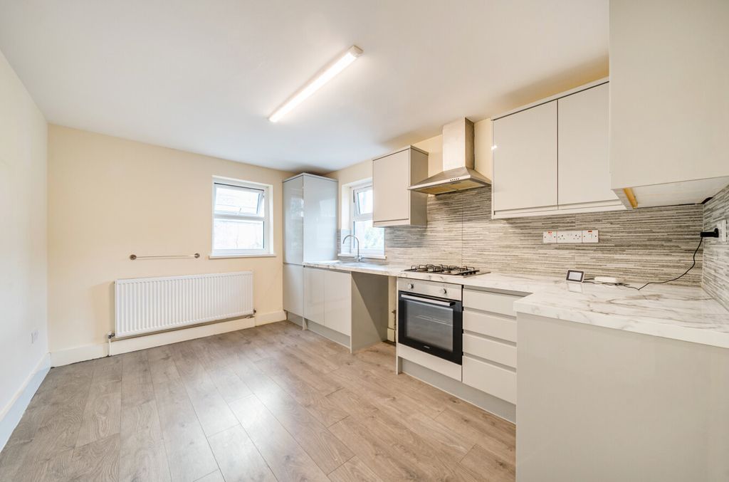 Property photo 2 of 18 1345023-18-68Af7c...