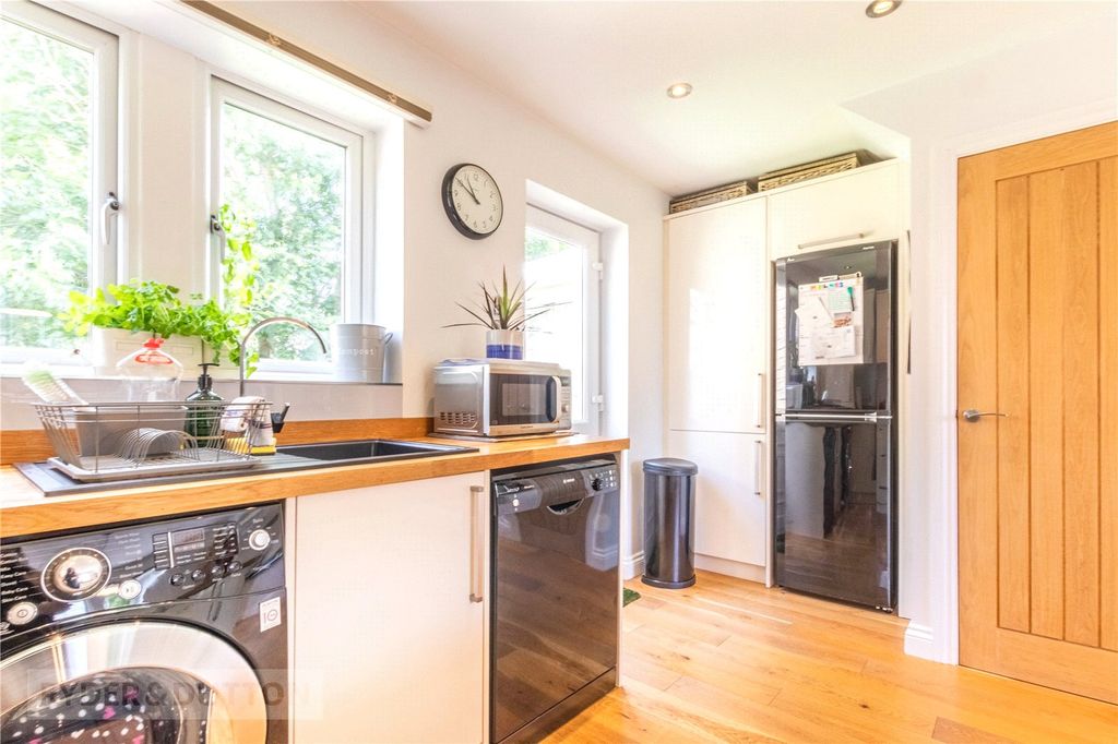 Property photo 3 of 30 Kitchen Diner