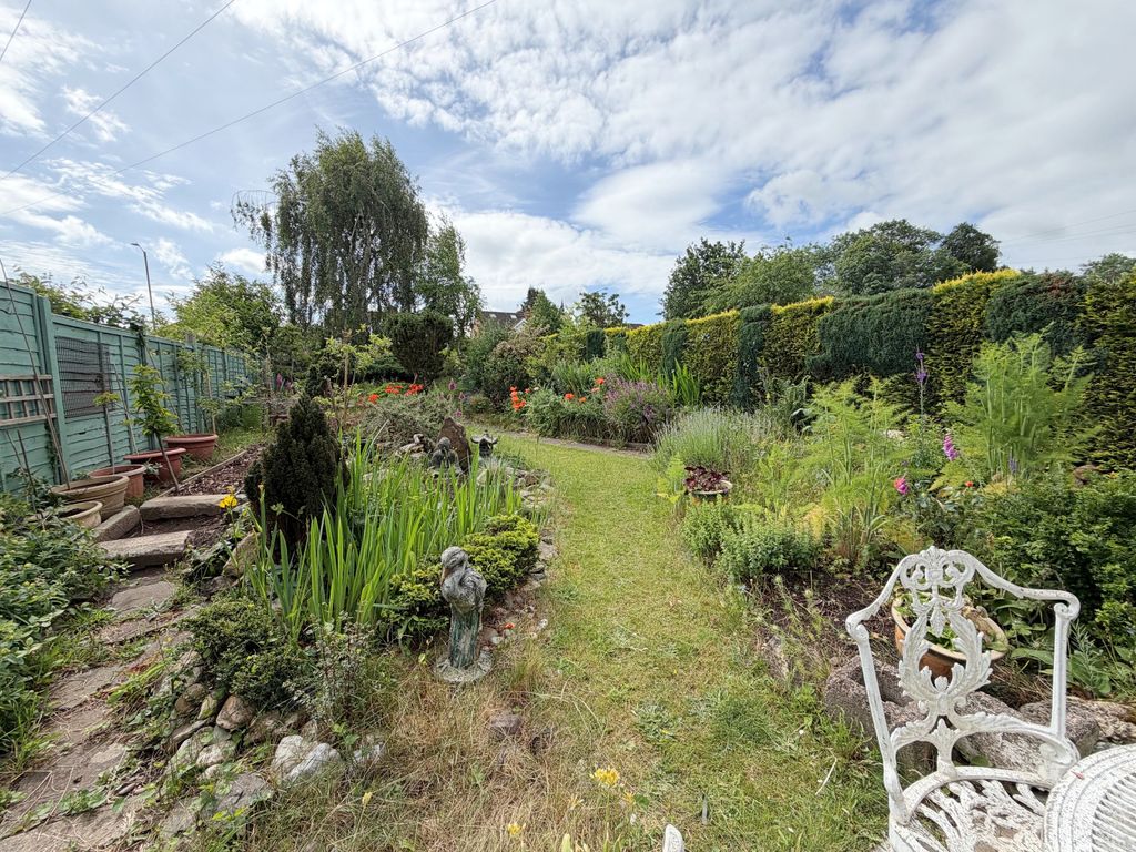 Property photo 2 of 17 Front Garden