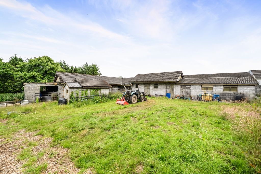 Property photo 2 of 32