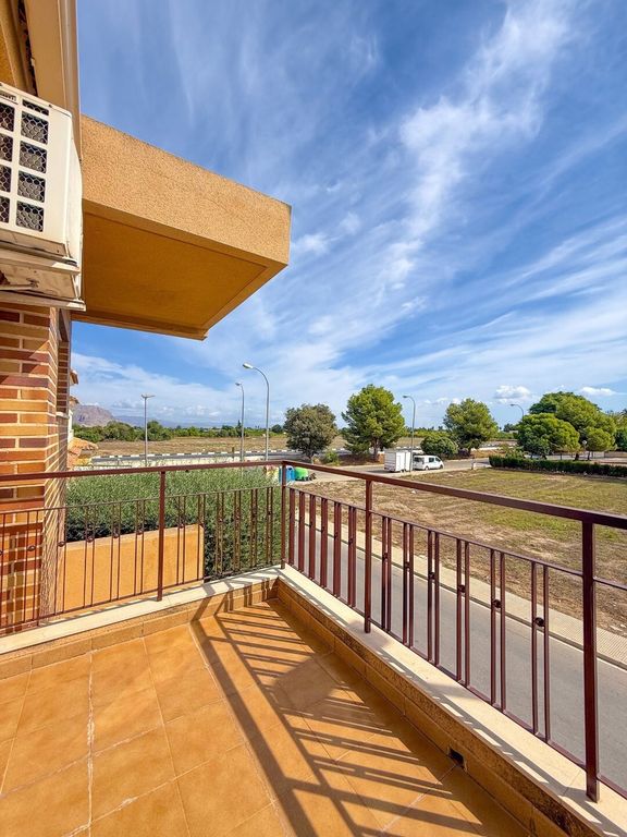 Property photo 1 of 35 Stunning Three-Bedroom Duplex-Style House With Private Garage In Bigastro