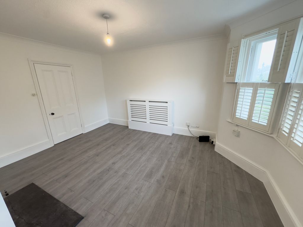 Property photo 3 of 10 Living Room