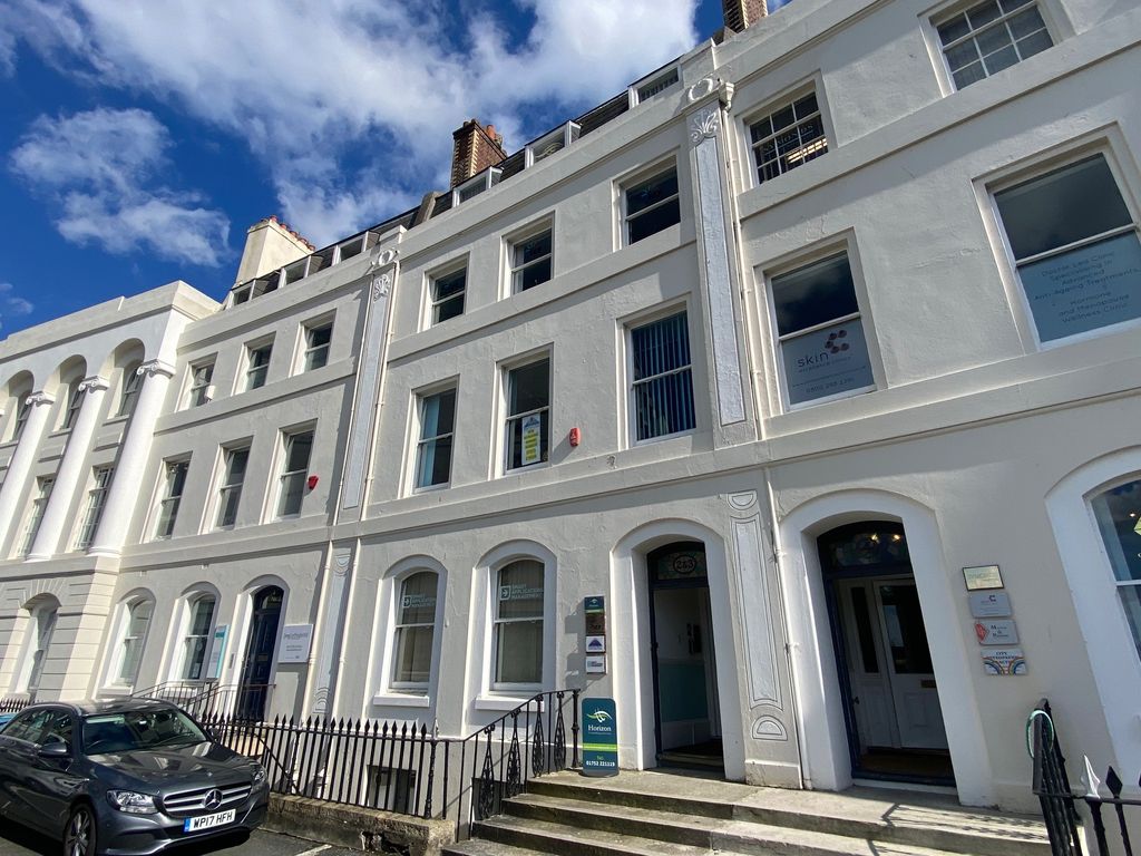 Property photo 1 of 2