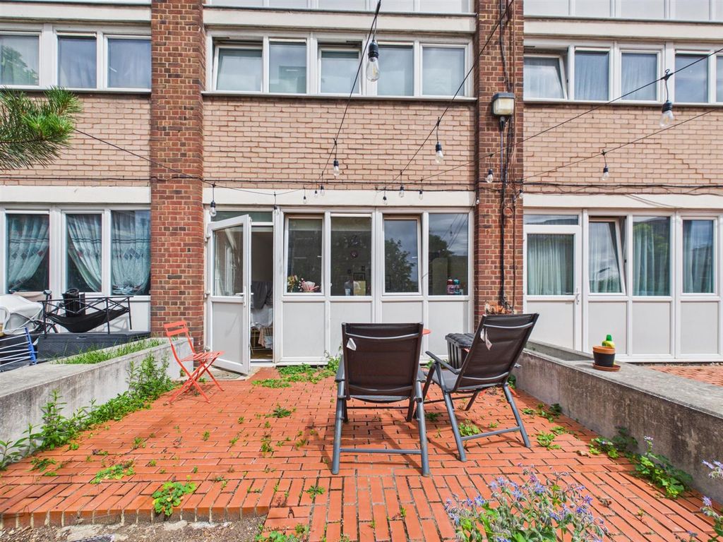 Property photo 2 of 10 Cam04237G0-Pr0329-Still008.Jpg