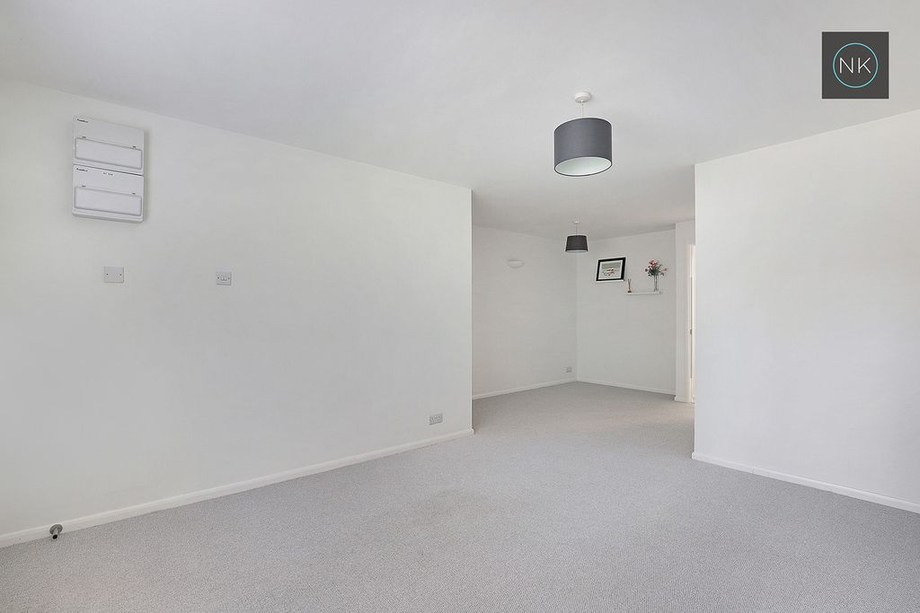 Property photo 2 of 16 4518143