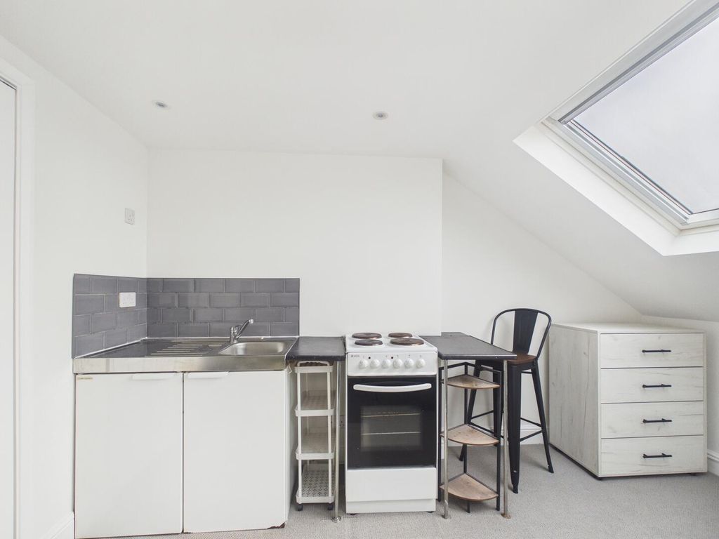 Property photo 1 of 8 Kitchen