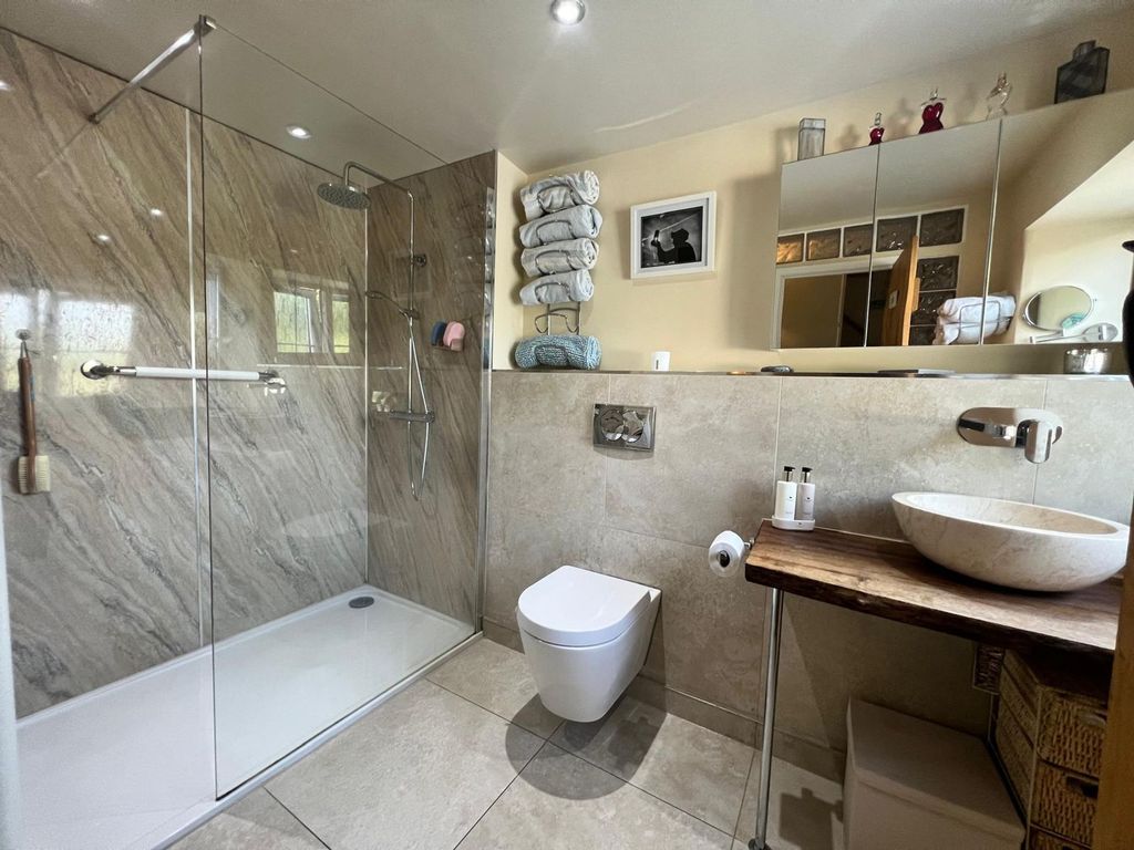 Property photo 3 of 25