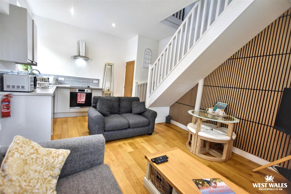 Property photo 2 of 36 31 (2).Jpg