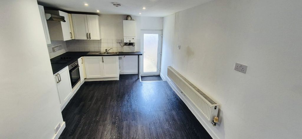 Property photo 3 of 4 Kitchen