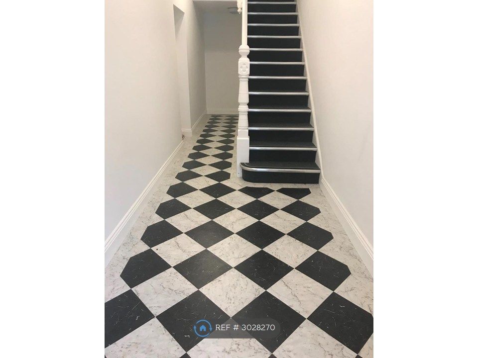 Property photo 3 of 15 Communal Area Entrance