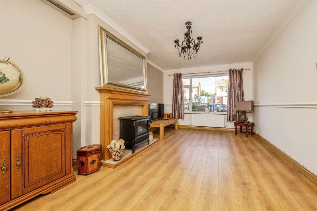 Property photo 2 of 21