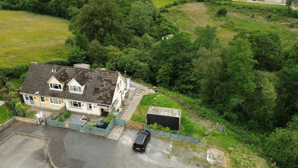 Property photo 1 of 28